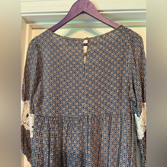 Umgee Blue and Brown/Gold Pattern Mini Dress with Lace Sleeves - Picture 8 of 9